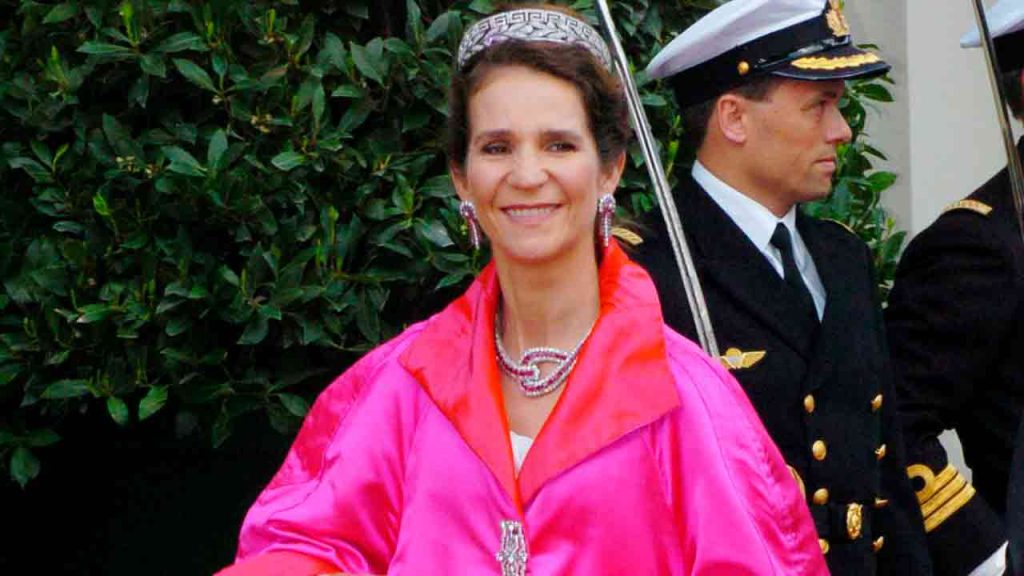 La Infanta Elena cumple 60: Sus looks históricos que la convirtieron en la royal más elegante del mundo