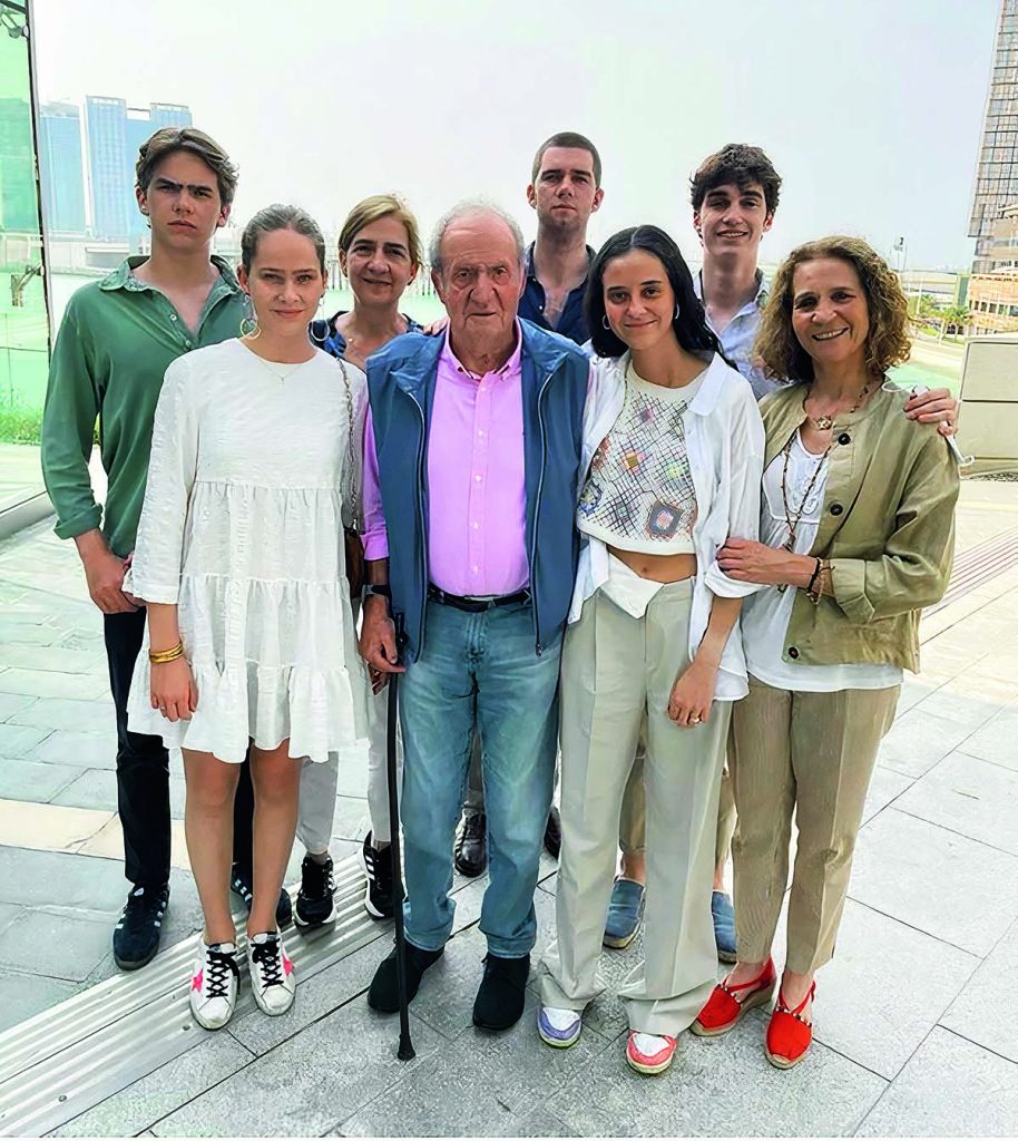 El Rey Juan Carlos, con casi toda su familia en Abu Dabi en 2022 