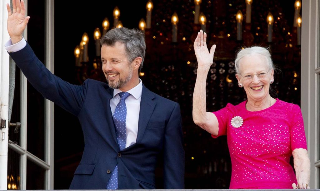 La Reina Margarita junto al Príncipe Federico en Copenhague