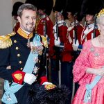 La Reina Margarita de Dinamarca junto a su hijo Federico de Dinamarca