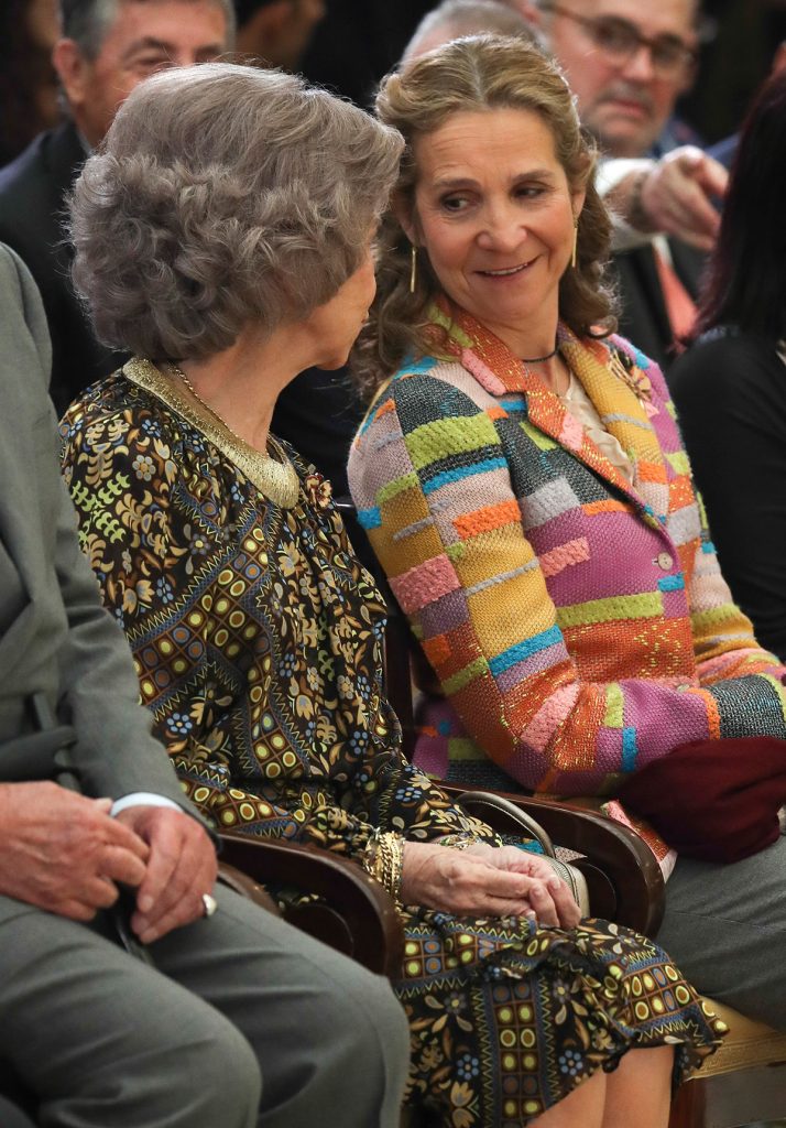 La Reina Sofía y la Infanta Elena se miran tiernamente