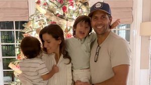 La simpática estampa familiar con la que Ana Boyer y Fernando Verdasco felicitan la Navidad desde Miami