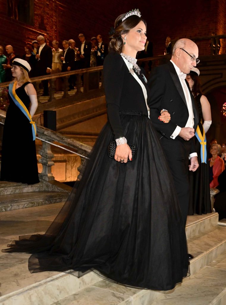 La princesa Sofía, de negro, del brazo de Drew Weissman, ganador del Nobel de Medicina