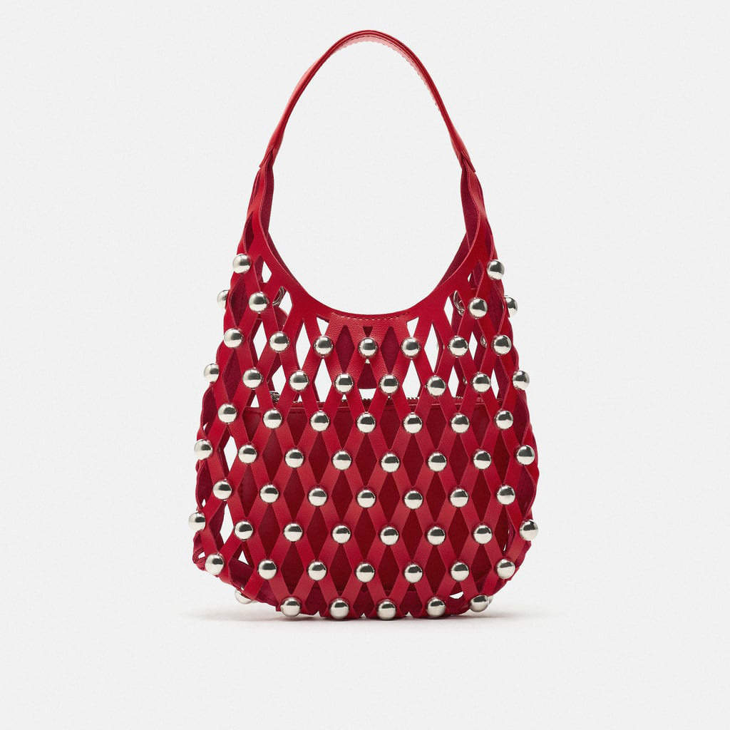 Bolso mini saca tachas de Zara 29,95 euros