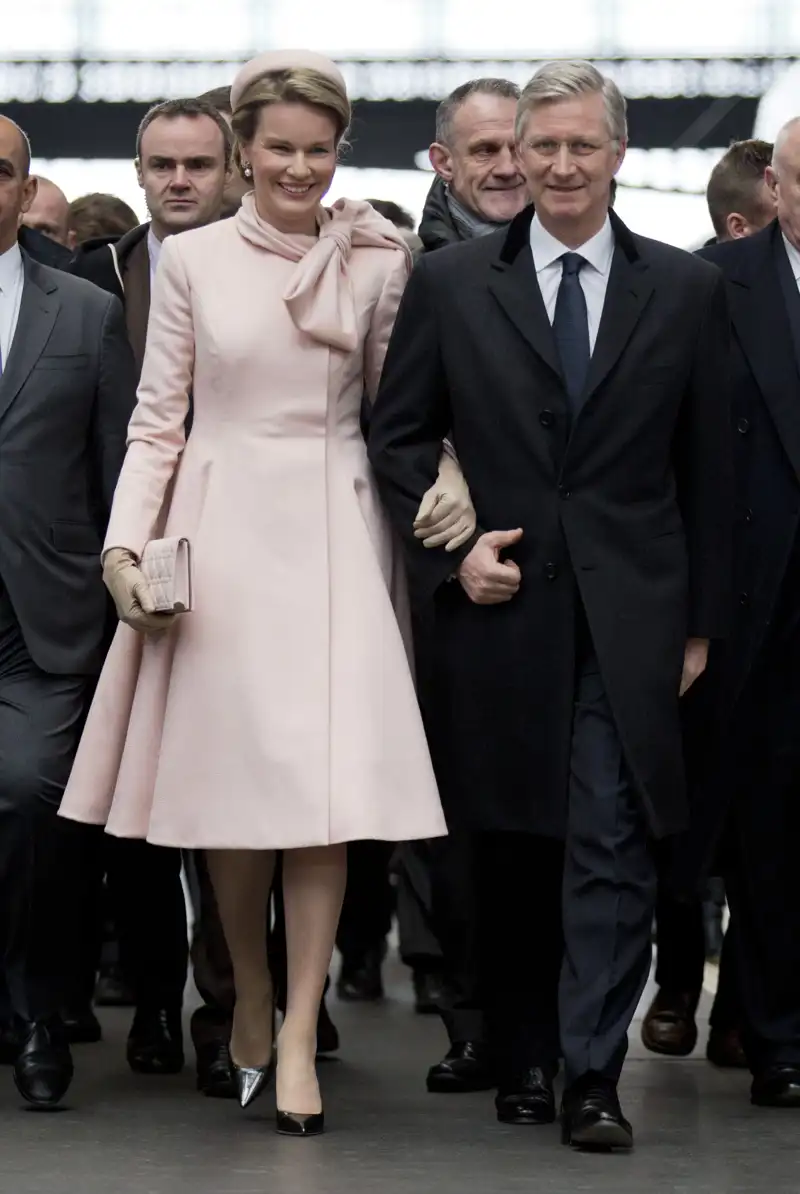 El abrigo vestido es el básico por excelencia en el armario de muchas 'royals'