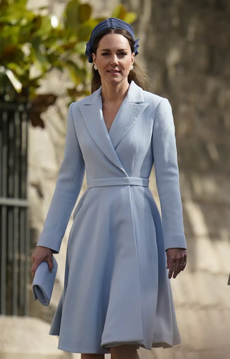 El vestido-abrigo es el básico por excelencia en el armario de muchas 'royals'.