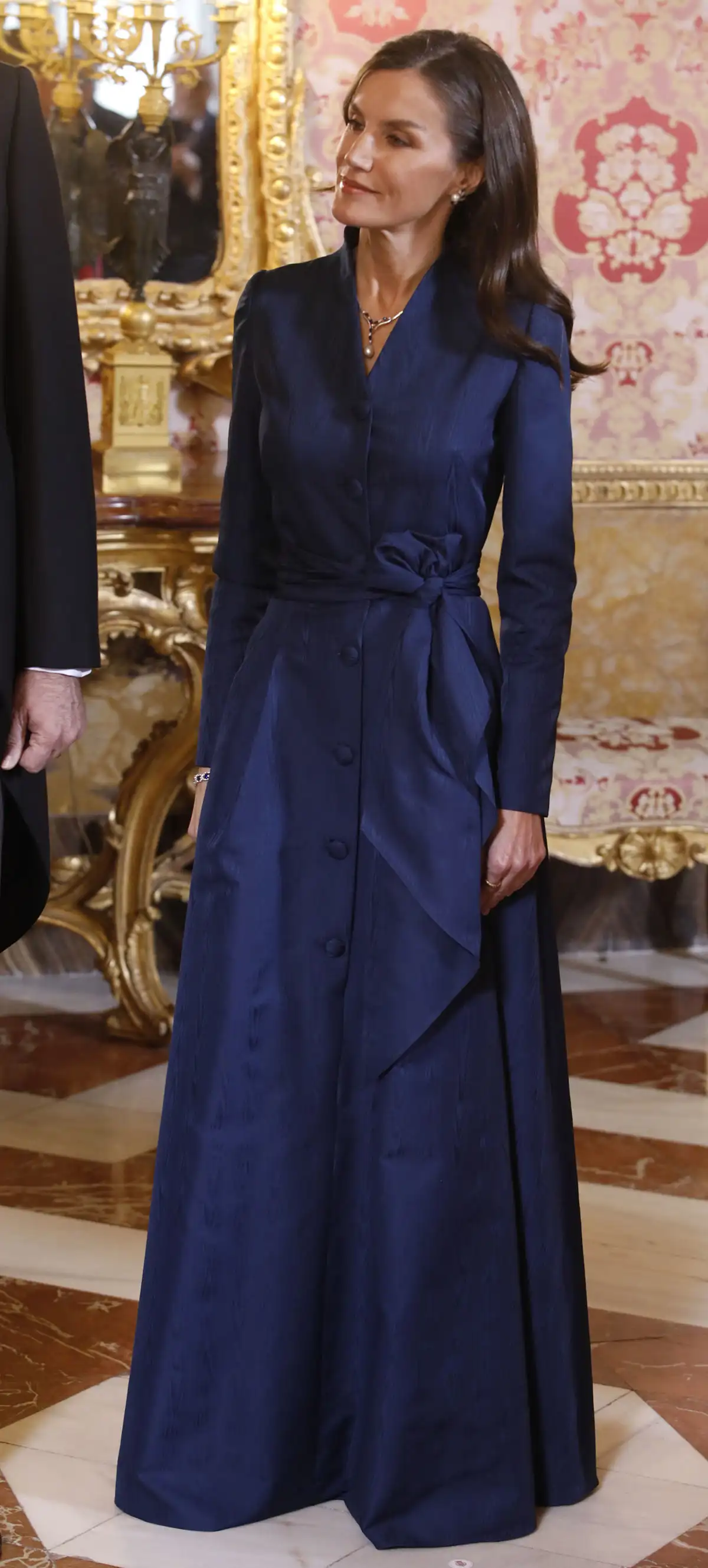 La Reina Letizia recupera un vestido de tafetán de 2022
