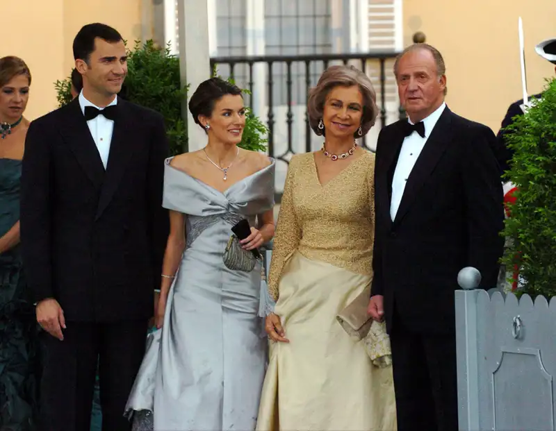 Los Reyes Juan Carlos y Sofían regalaron las joyas a Letizia por su pedida