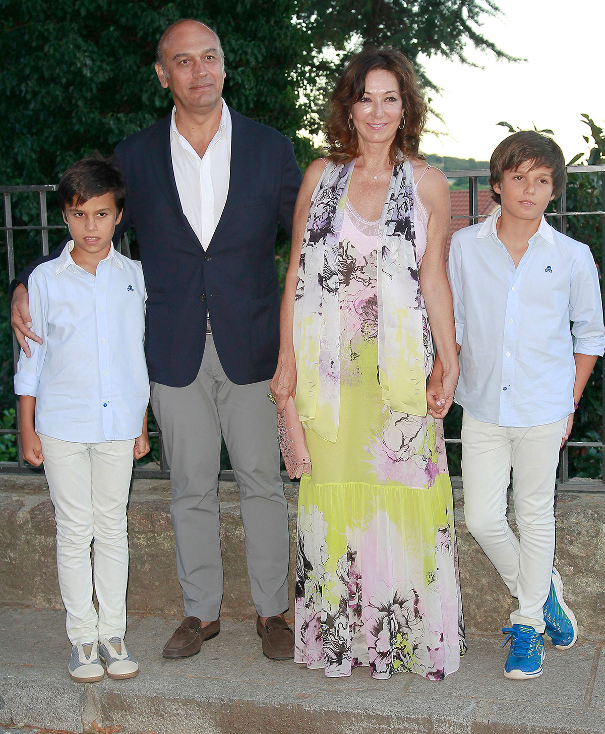 Ana Rosa Quintana posa con sus hijos en 2016