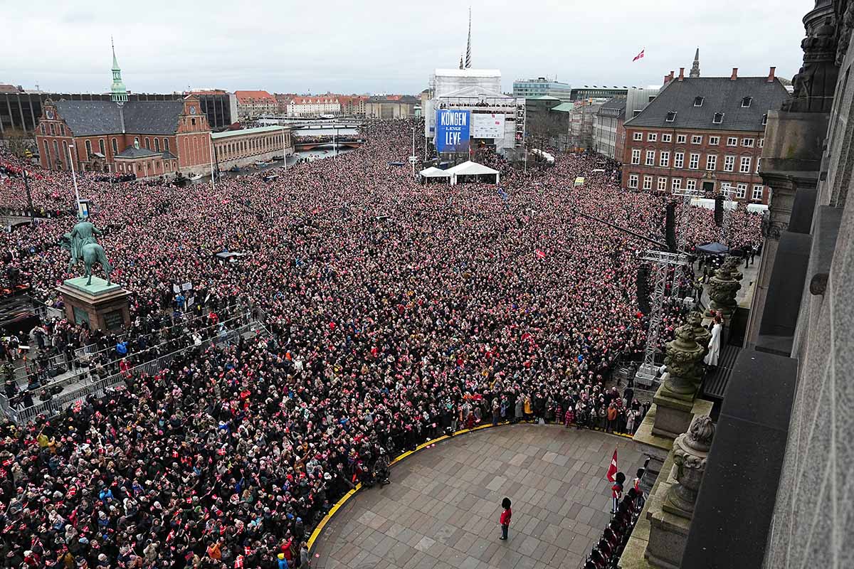 Miles de ciudadanos han salido a las calles de Copenhague para ser testigos de un día histórico