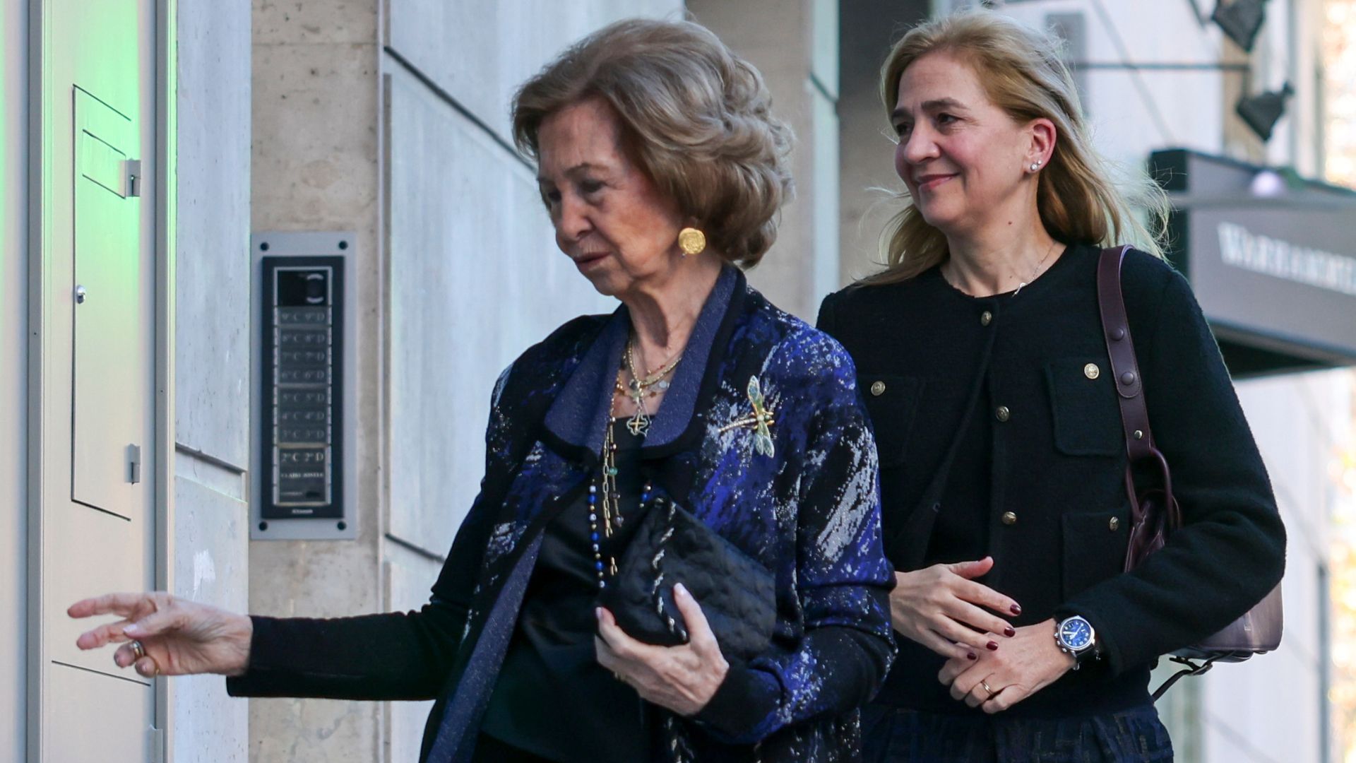 El misterio de la alianza de la Infanta Cristina que aparece y desaparece