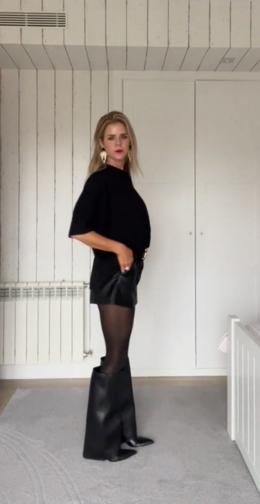 Amelia Bono luciendo unas botas polaina de Zara