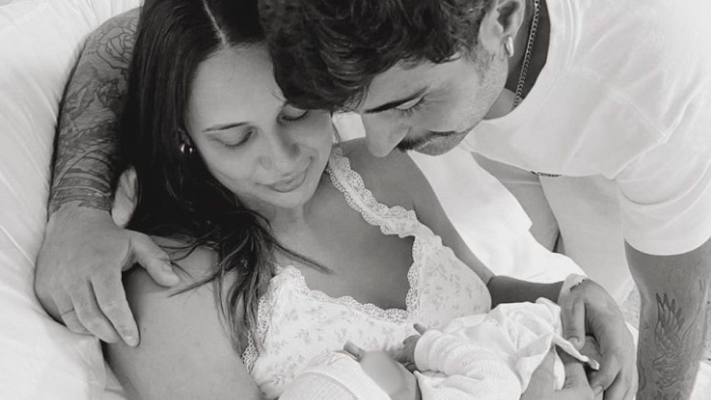 Hugo Pérez y Lara Tronti ('La isla de las tentaciones') dan la bienvenida a su primer hijo