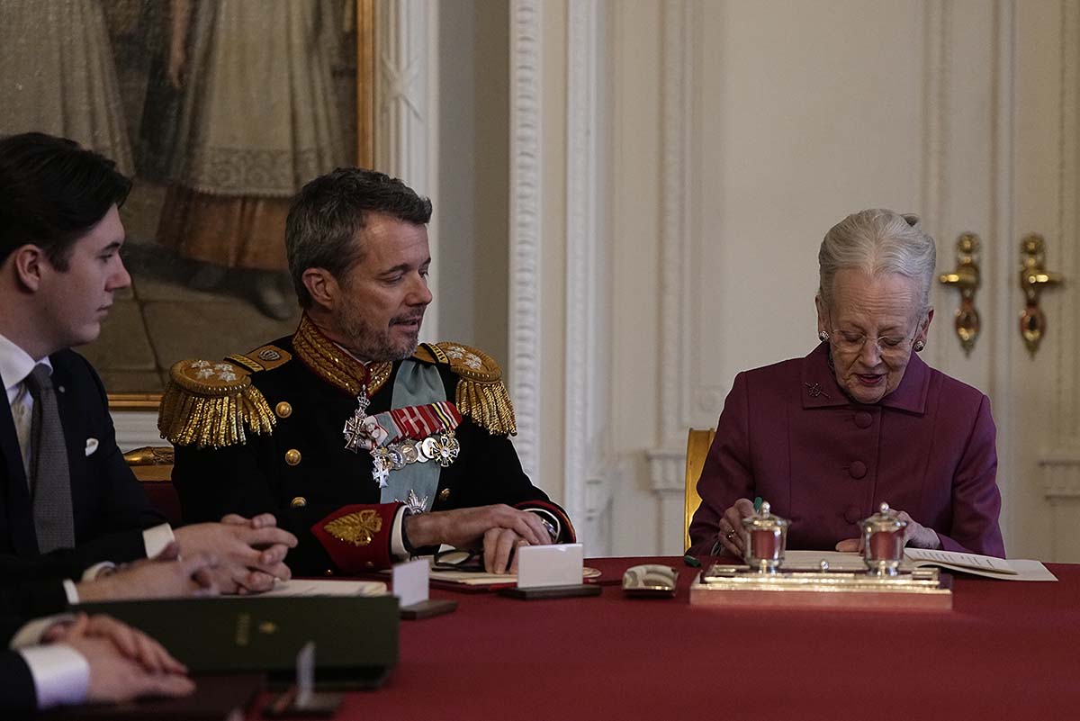 La Reina Margarita firma su abdicación