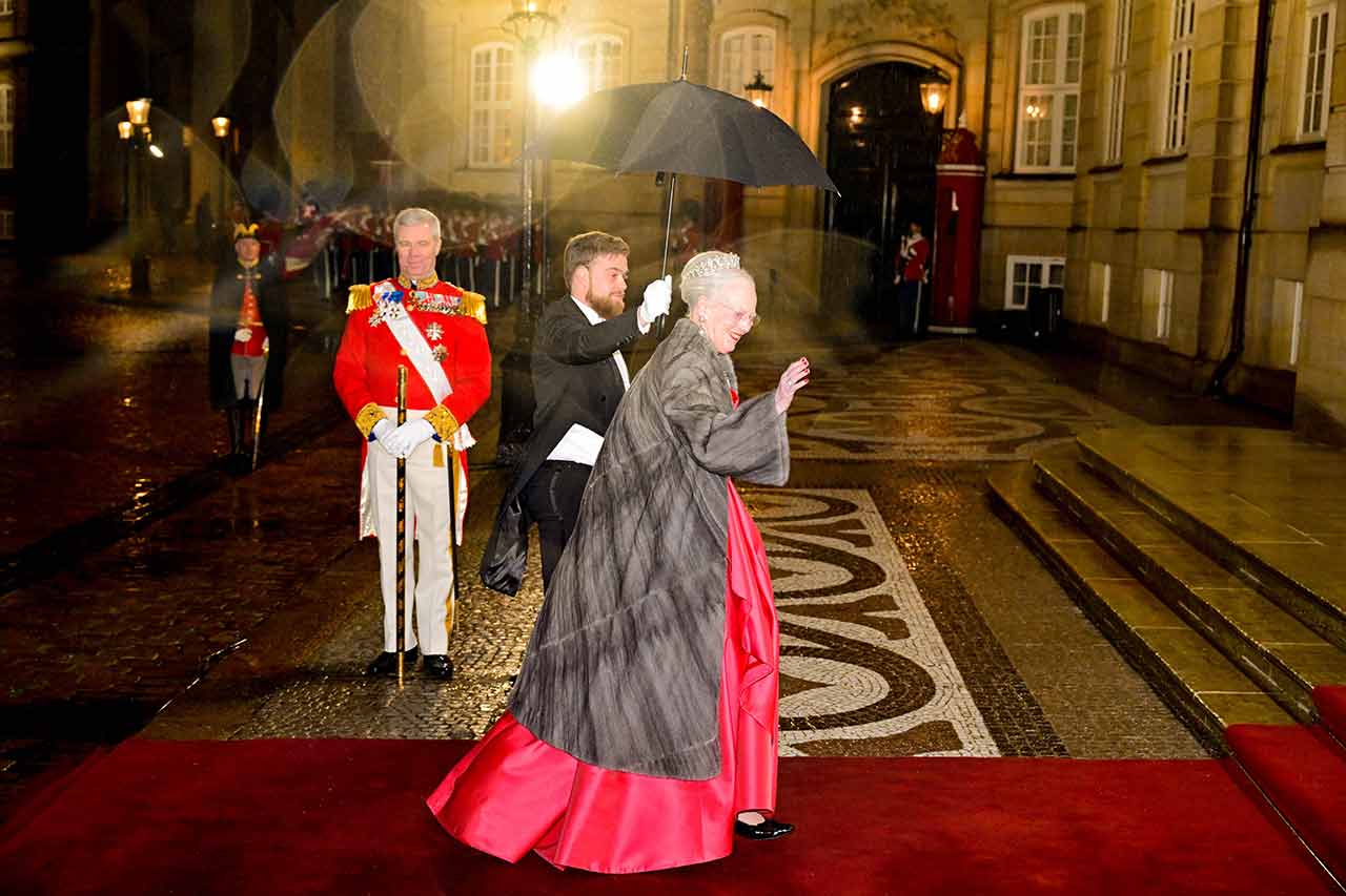 Primera aparición pública de la Reina Margarita, tras el anuncio de su abdicación 