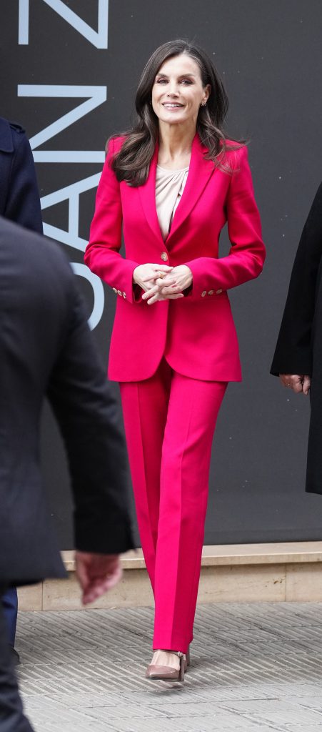 La Reina Letizia, con traje de chaqueta de Carolina Herrera 