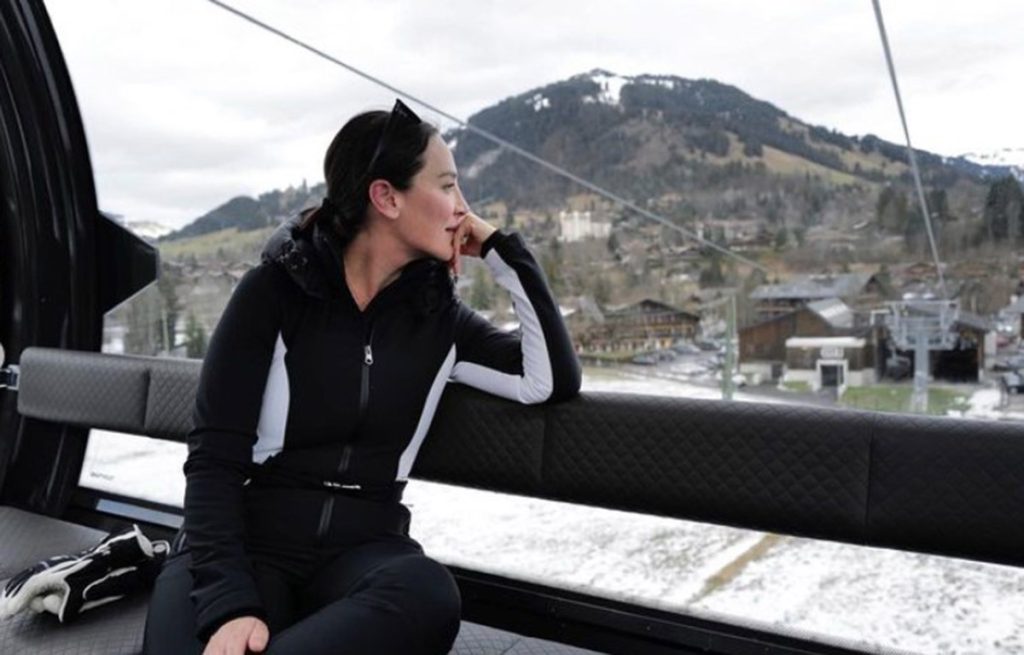 Tamara Falcó observa los bellos paisajes de Suiza