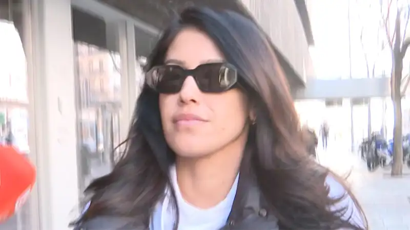 Gabriela Guillén con gafas de sol.