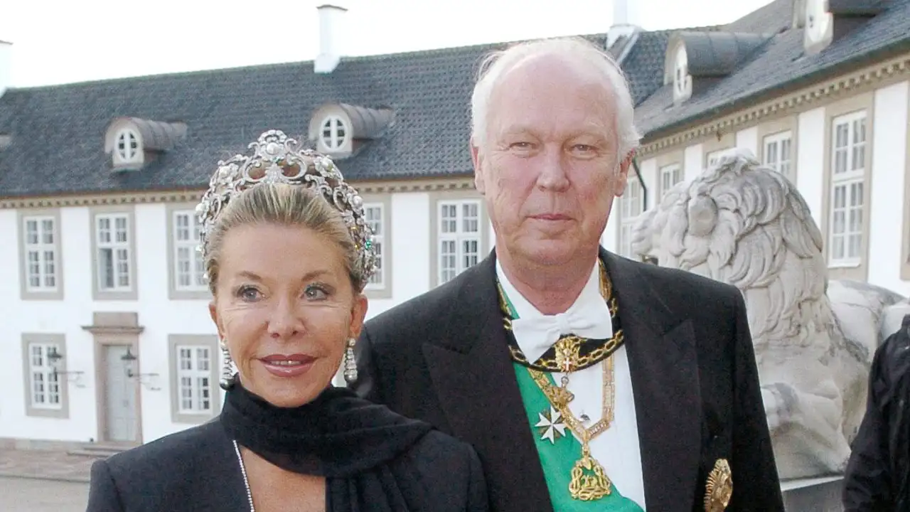 Víctor Manuel de Saboya y su mujer, Marina Doria, en la cena oficial tras la boda del rey de Dinamarca, Federico, y Mary Donaldson