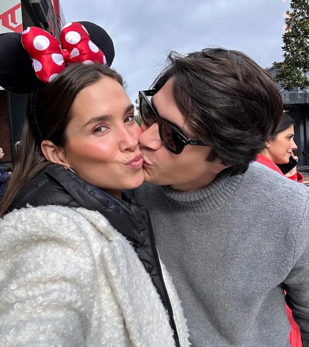 María Pombo y Pablo Castellano han disfrutado cuales niños pequeños en Disneyland París