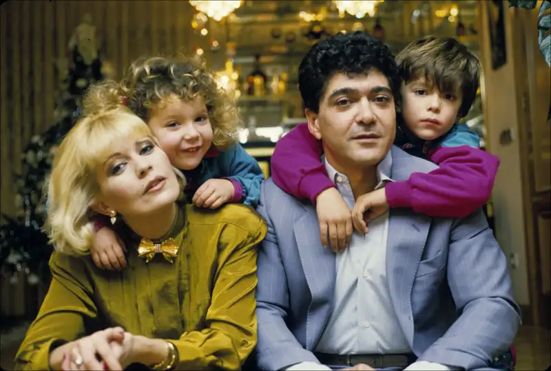 Bárbara Rey con sus hijos y su marido