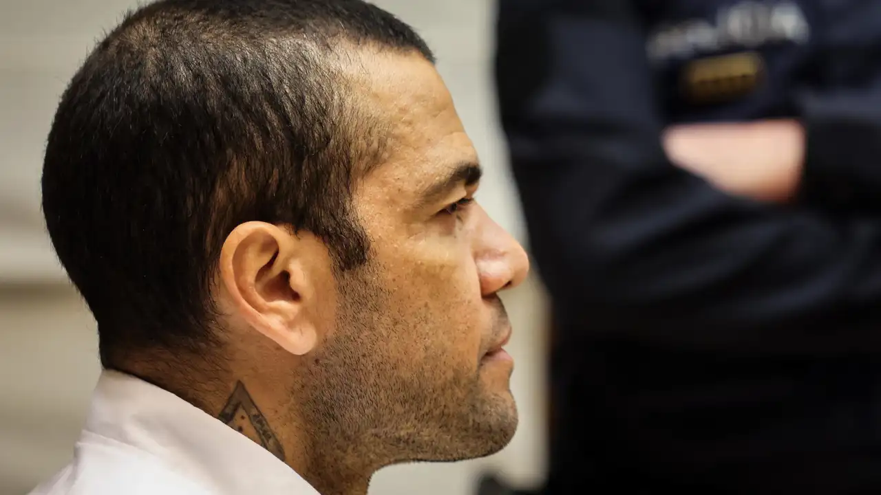 Primeras imágenes de Dani Alves tras un año en prisión: más delgado y desmejorado