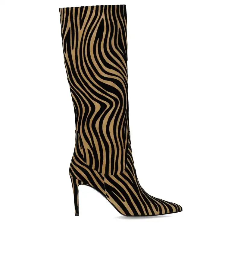 Modelos parecidos a las botas de cebra que han conquistado a Tamara Gorro.