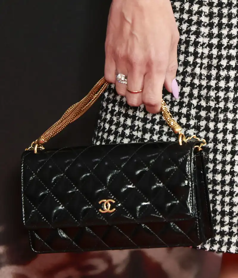 Penélope Cruz y su bolso de Chanel acolchado mini 