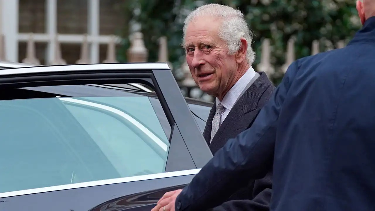 El primer ministro británico da el último parte médico sobre el cáncer del rey Carlos III
