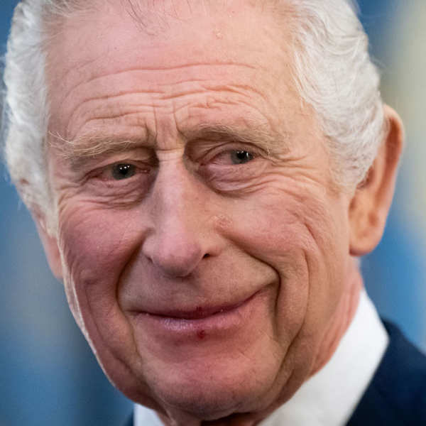 Carlos III ya ha iniciado el tratamiento para vencer al cáncer, del cual se desconocen muchos detalles