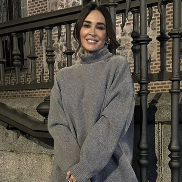 Vicky Martín Berrocal luce la chaqueta bombero ideal para mujeres de 50 años