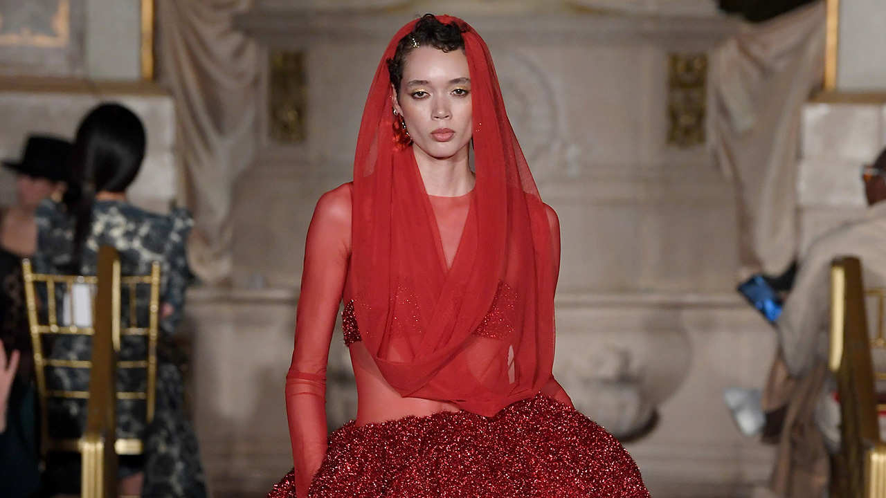 Moda moda: Zara quiere que celebres San Valentín con prendas en rojo llenas  de estilo