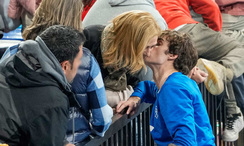 La Infanta Cristina besa a su hijo Pablo
