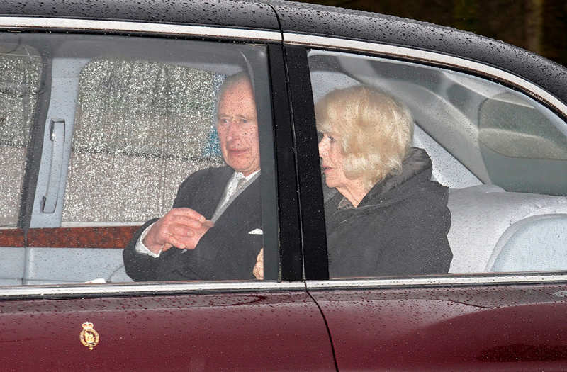 El rey Carlos III y Camilla volviendo a Londres
