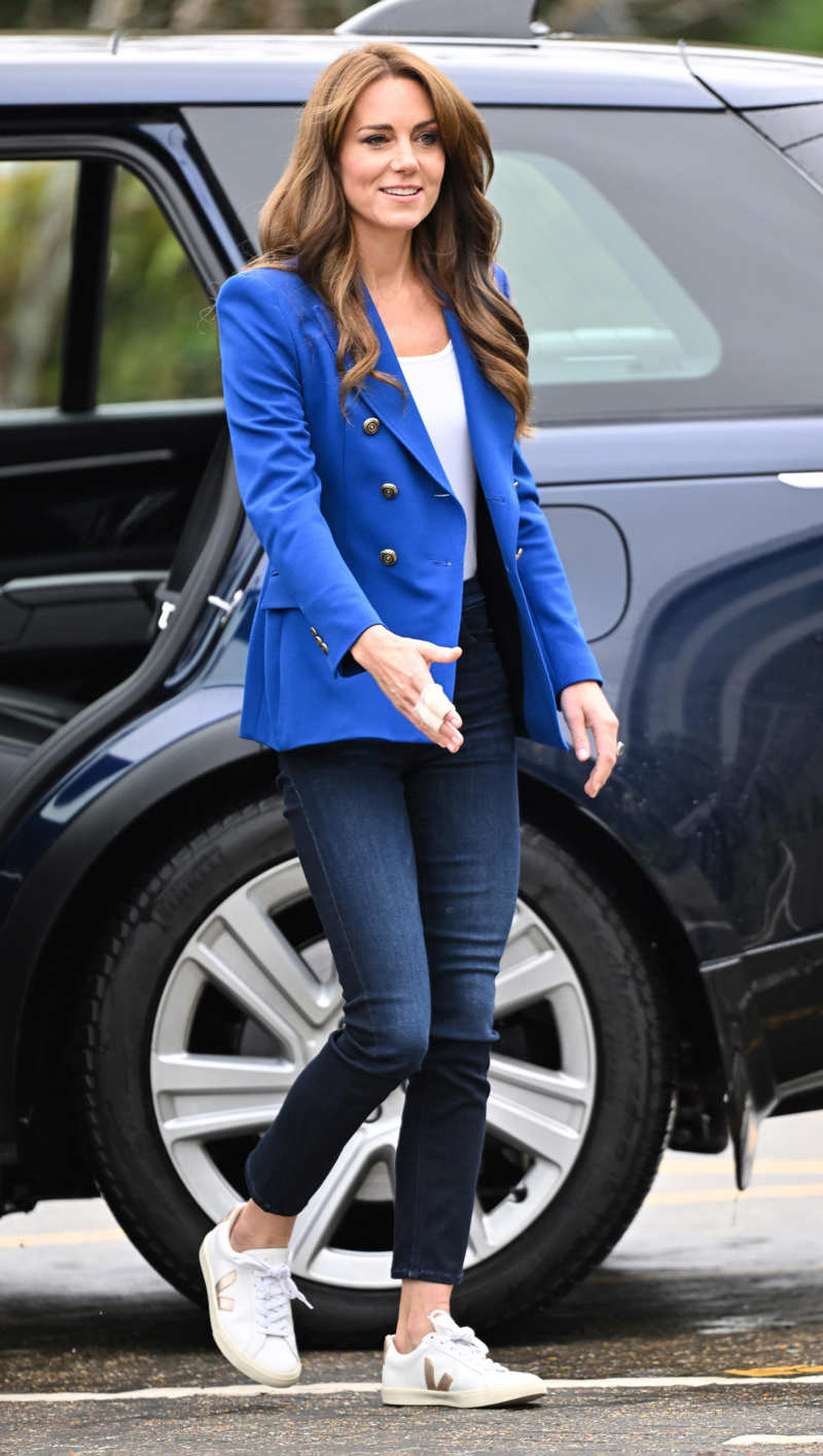 Kate Middleton con blazer azul