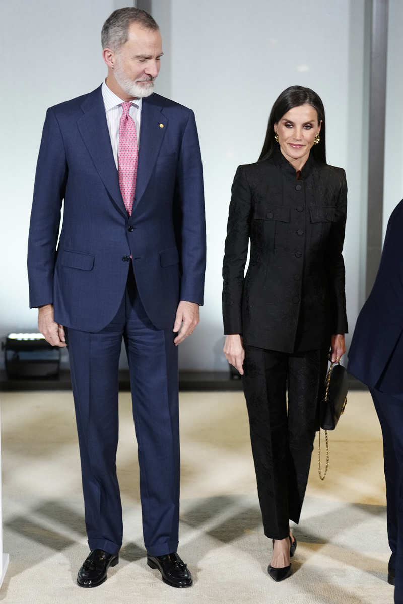 El total look de la Reina Letizia en Barcelona