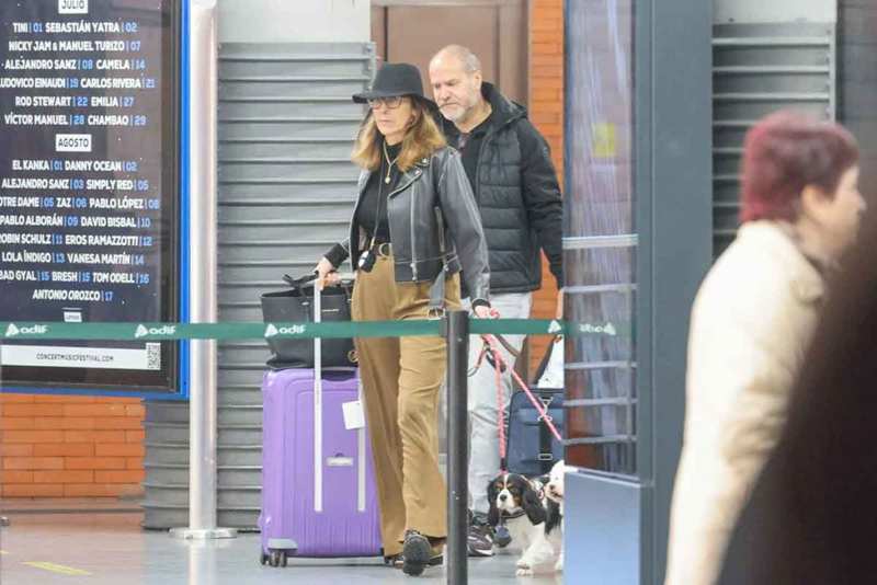 Paz Padilla se escapa a Cádiz con su novio, Fran Medina, abarrotados de bolsos, maletas y mascotas