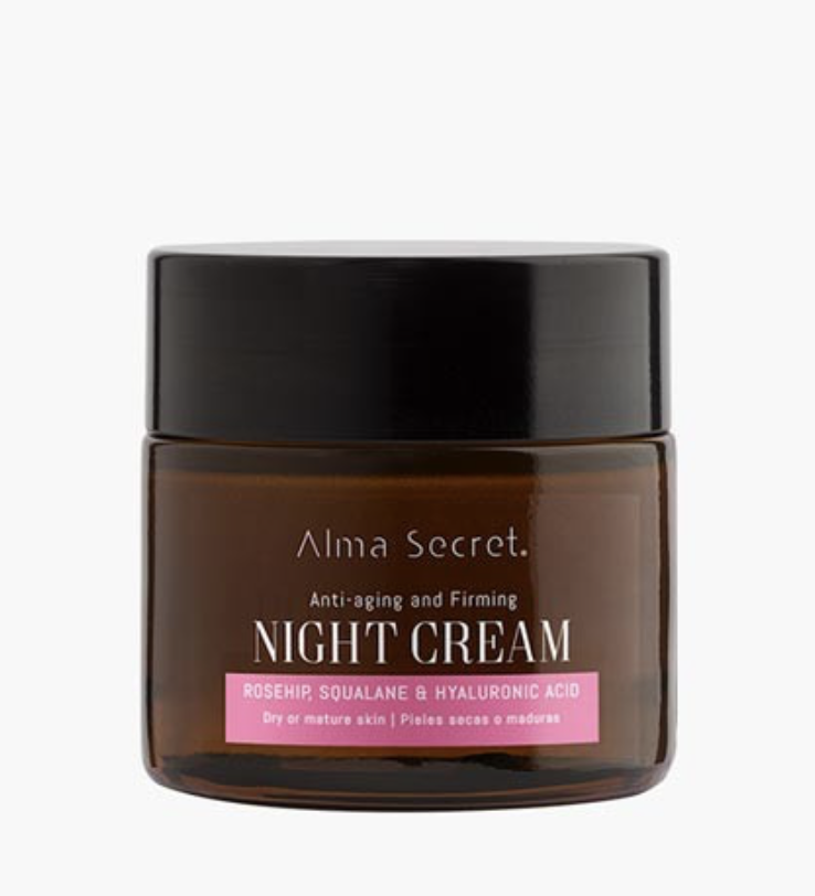Esta crema de noche contiene ingredientes naturales como la rosa mosqueta.