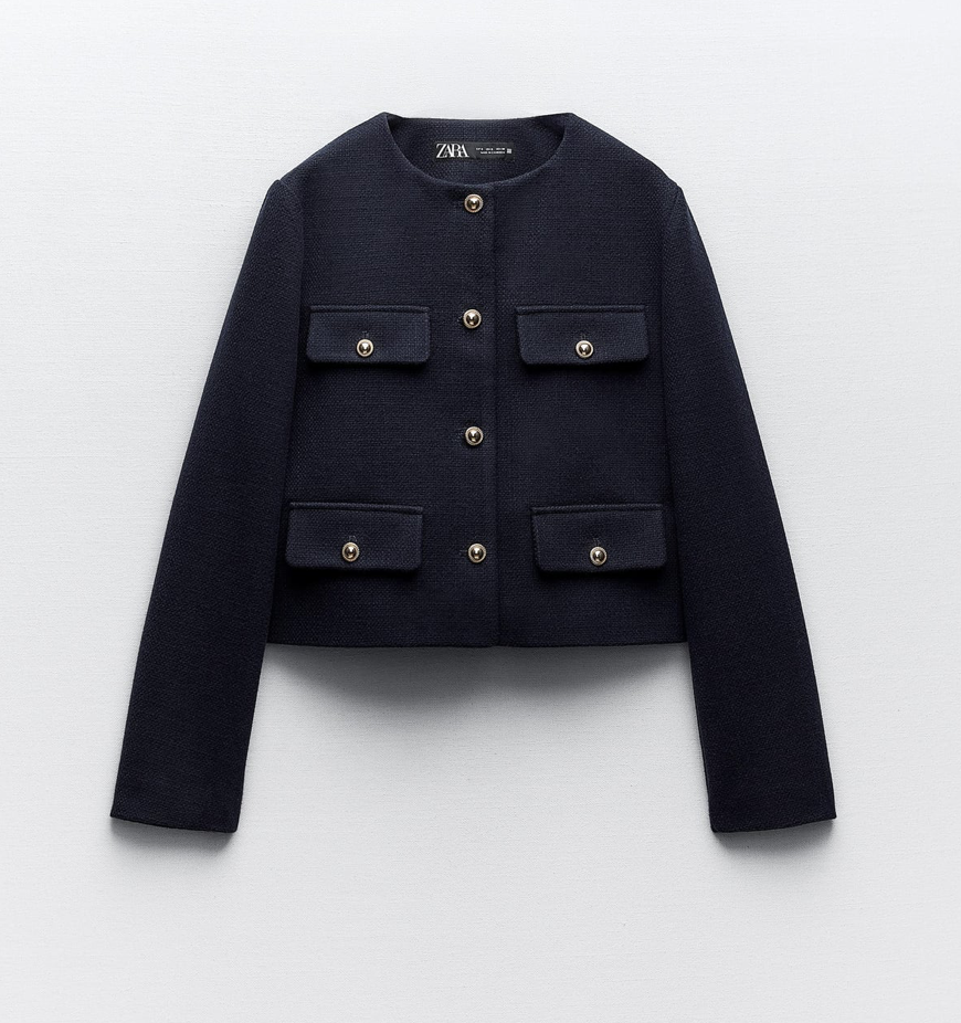 Esta chaqueta austriaca de Zara es muy versátil por el color azul marino.