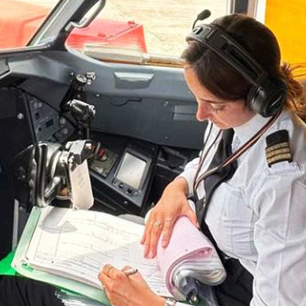 Lucía Pombo está feliz con su profesión de piloto