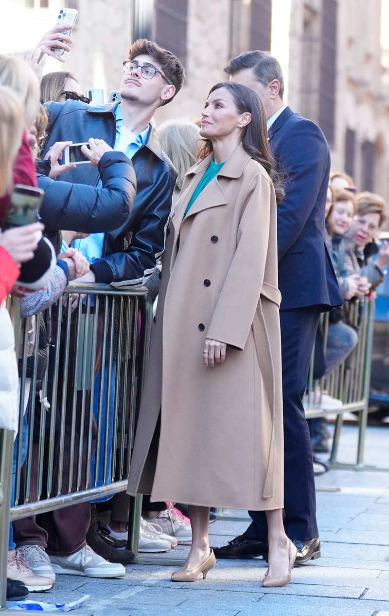 La Reina Letizia, con abrigo de Carolina Herrera