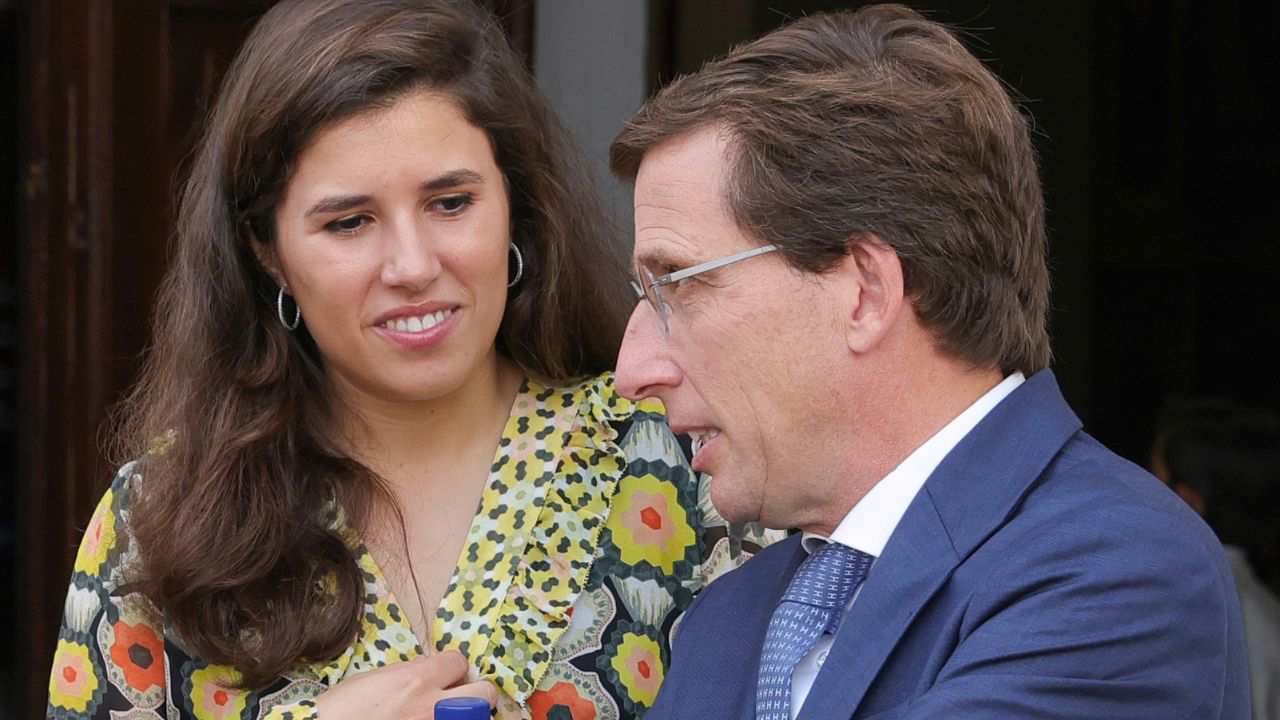 Almeida reconoce el "error" que ha cometido en su boda con Teresa Urquijo