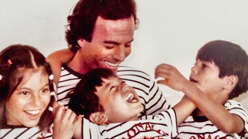 Enrique Iglesias no felicita a su padre por su 80 cumpleaños