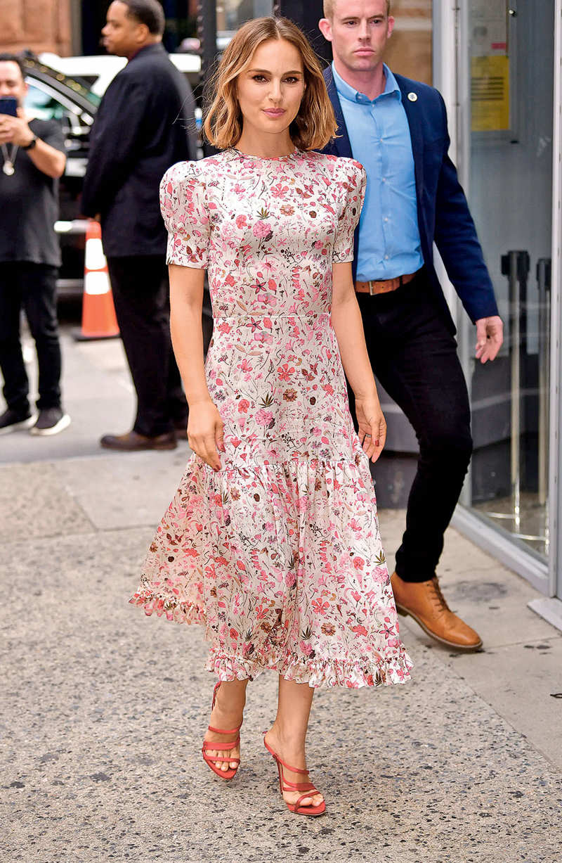 Natalie Portman con vestido de flores
