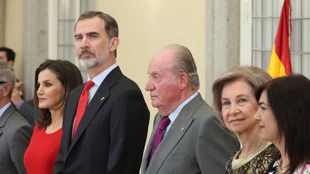 El tenso encuentro entre los reyes Felipe y Letizia con Don Juan Carlos