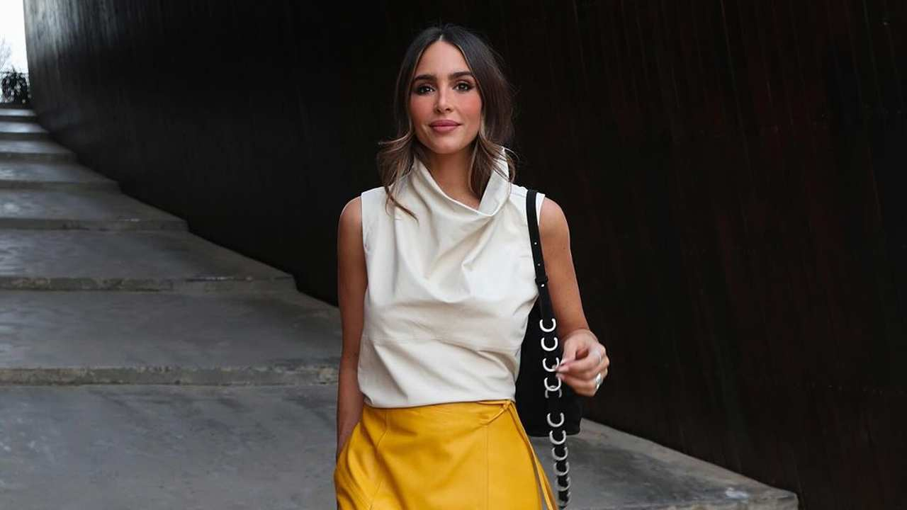 Rocío Osorno se apunta a la tendencia del color mostaza con su última falda de Zara