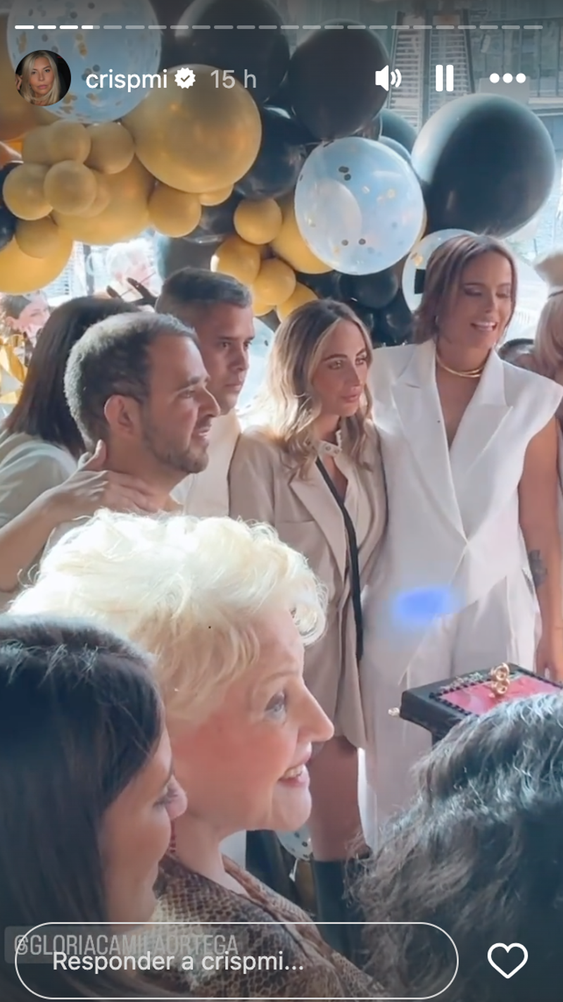 Gloria Camila posa junto a su familia en su 28 cumpleaños 