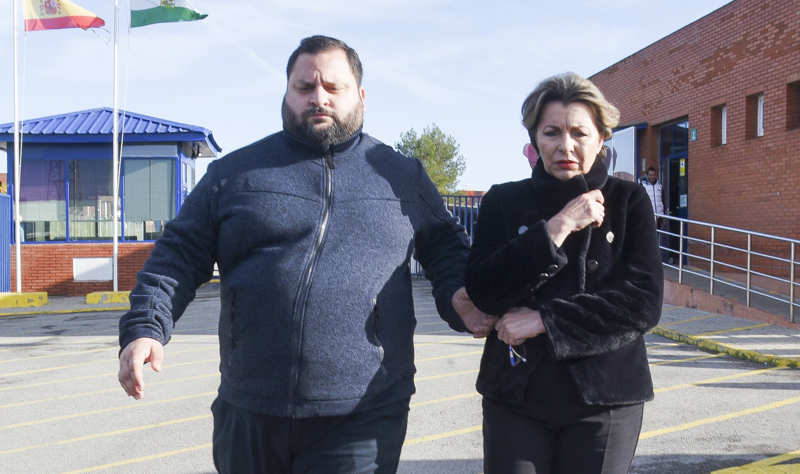 La madre y el hermano de Antonio Tejado a la salida de la cárcel tras volver a visitarle