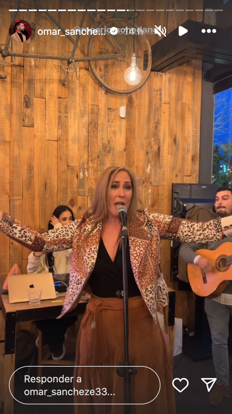 Rosario Mohedano canta en el cumpleaños de Gloria Camila