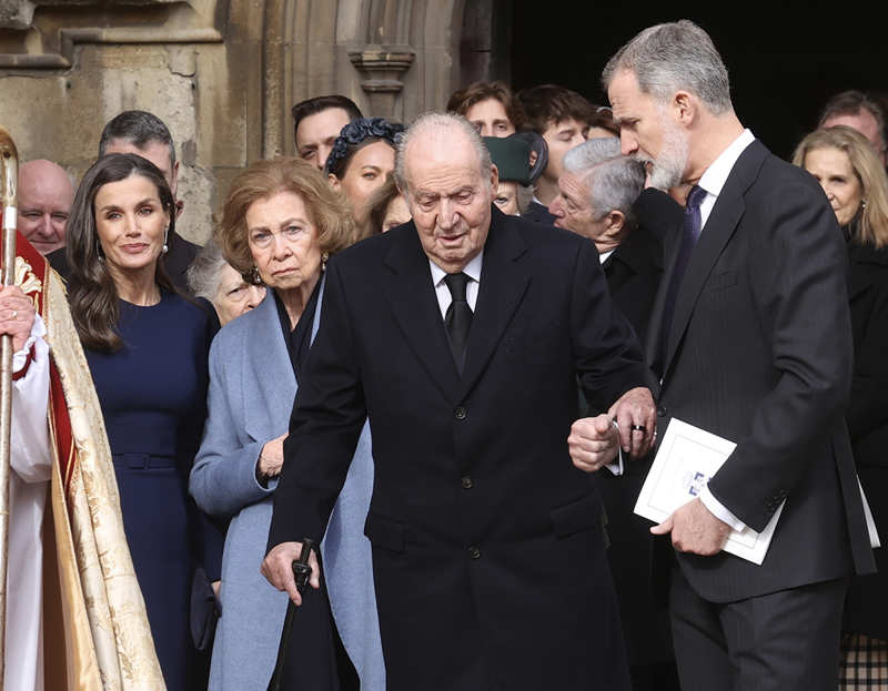 Los Reyes Felipe y Letizia y los Reyes eméritos en Windsor